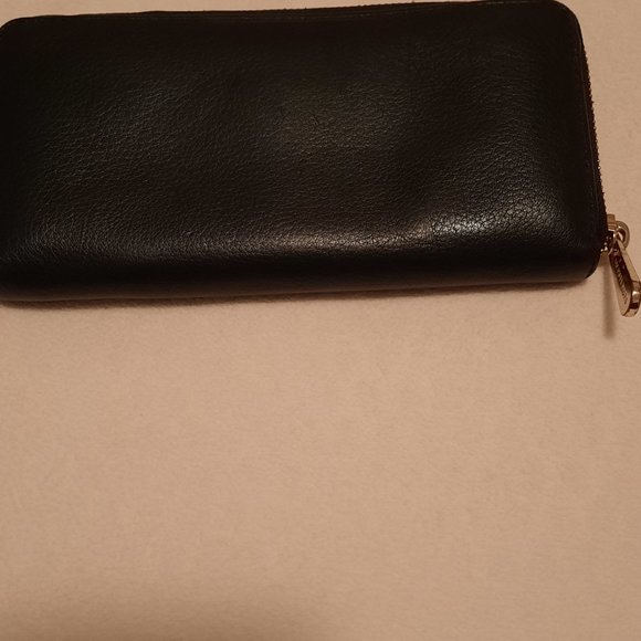 Micheal Kors Wallet - Picture 2 of 3